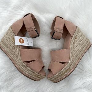 Universal Thread Pink Wedges
